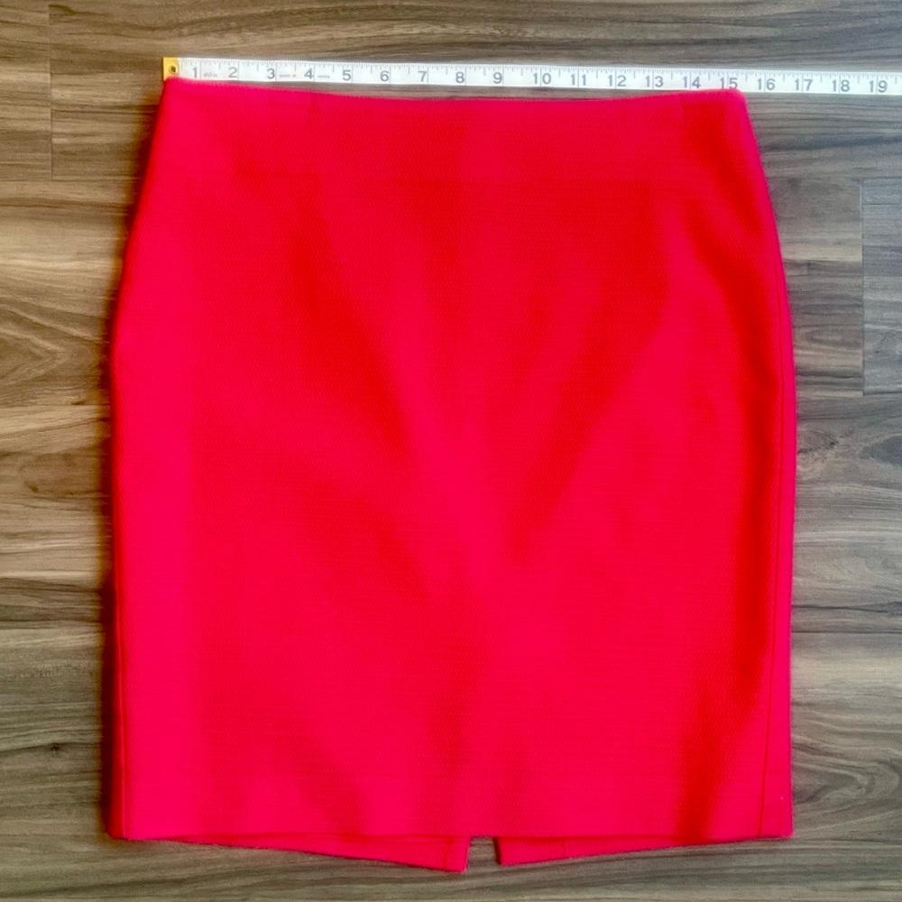 Ann Taylor Factory Pencil Skirt. Pink. Size 6 Petite.